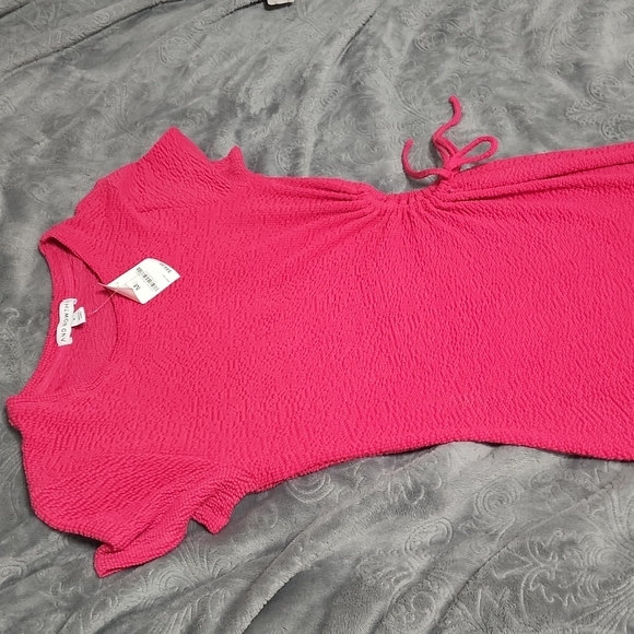 Dresses & Skirts - Pink cut out dress